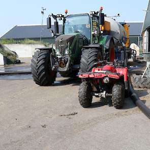 Op een zonovergoten en hete dinsdagmiddag gaan Hoolwerf en Ter Beek naar Hoeve Het Witte Schaap, één van de vele boerderijen die voor zaterdag 31 augustus de mestkelder leeg wil hebben.