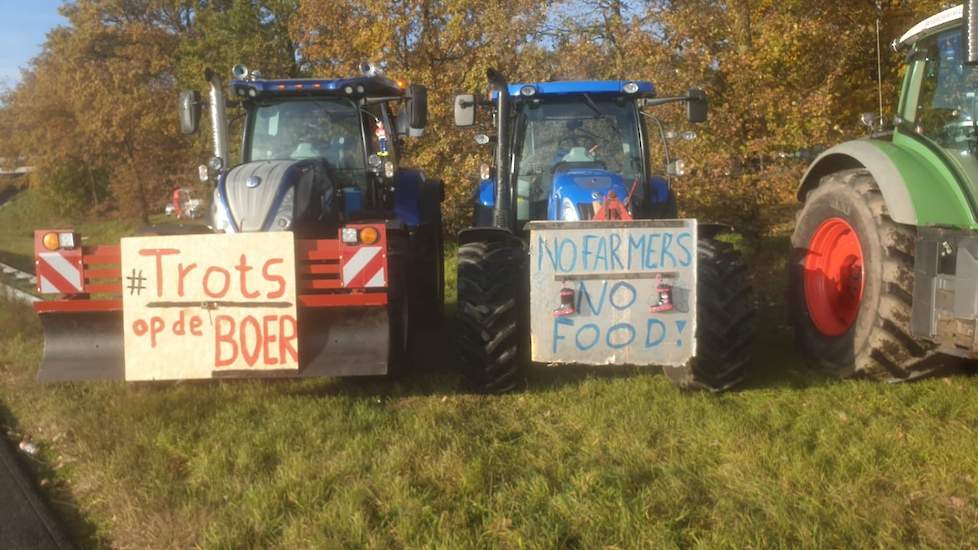 Langs de A18 bij Doetinchem (GD) voeren boeren ook actie.