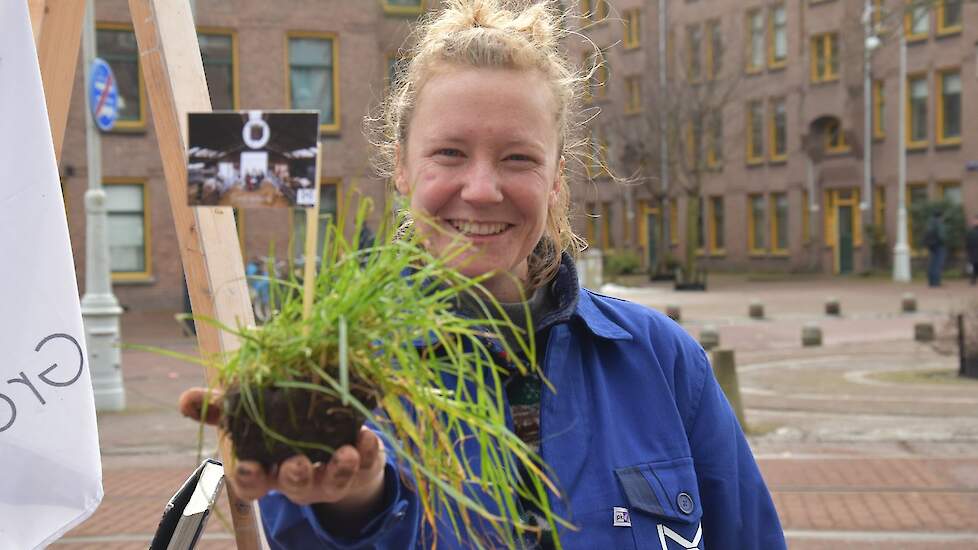 Met de actie wil MOMA consumenten oproepen om zorg te dragen voor het landschap.