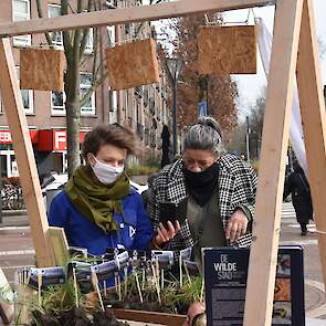 Door zuivel en andere boerenproducten te kopen bij MOMA betaalt de consument mee aan maatregelen die een boer neemt die het landschap ten goede komen.